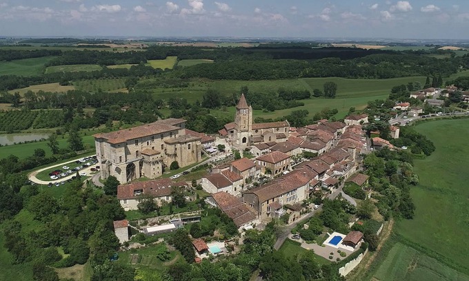 Lavardens Maison | Belle rénovation d'une grange dans le village médiéval de Lavardens (Gers)