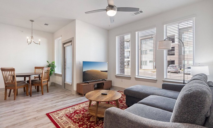 Stony Ridge North Appartement | Luxury 1BD/1BA Near The Airport 8383