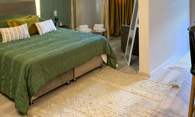 Zavlani Appartement | Luxury-1Bed Apartment with Porch in Greece