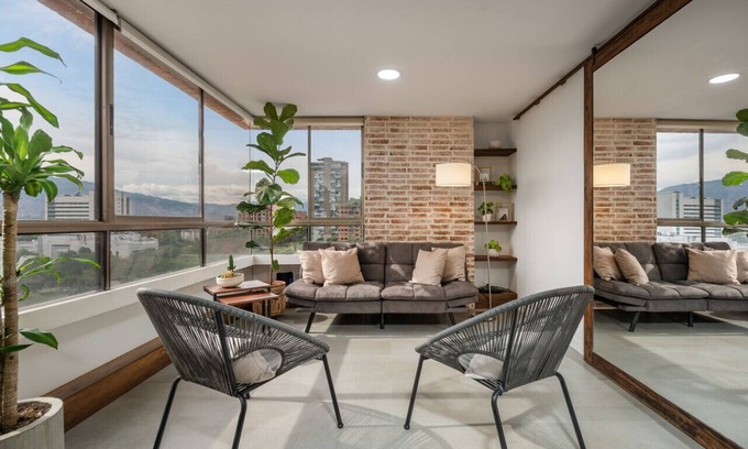 La Aguacatala Appartement | Luxury 1BR Apartment near Oviedo with AC
