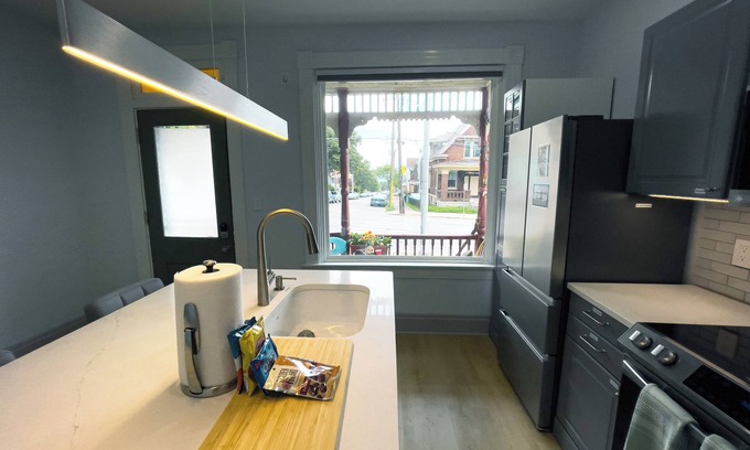 Clifton Heights Appartement | Luxury 1BR Apt near UC CCM, Downtown Cincinnati, Hospital and Zoo w/Parking, 1FL