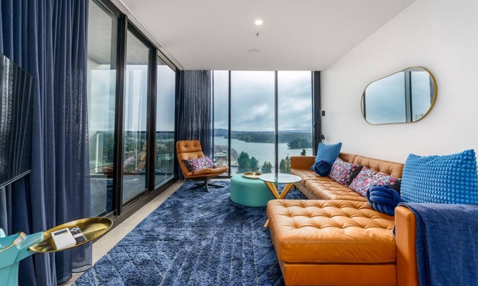 Belconnen Appartement | Luxury 1BR Apt with Lake Views in Belconnen