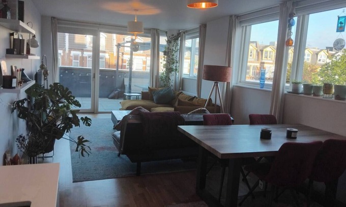 Harringay Ladder Appartement | Luxury 2-bed, 2-bathroom apartment with sunny patio near Finsbury Park
