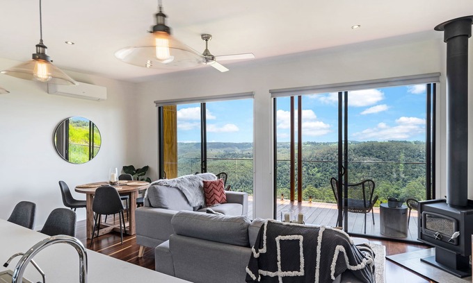 Booroobin Appartement | Luxury 2 Bedroom Cabins - Best Views in Maleny