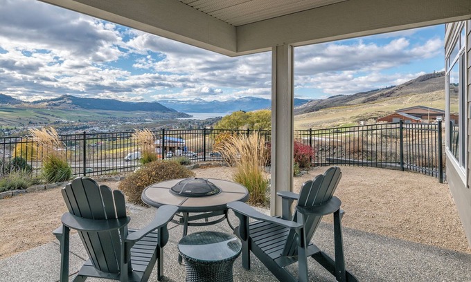 Vernon Maison | Luxury 2 bed suite just 4 minutes to downtown!