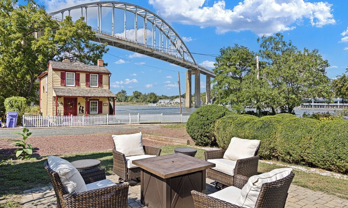 Chesapeake City Maison | Luxury 2-bedroom house with Water views, Chesapeake City