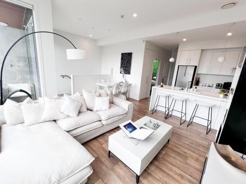 Albany Appartement | Luxury 2 Bedroom Apartment with cocktail bar and espresso machine