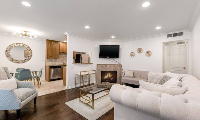 Studio City Copropriété | Luxury 2-Bedroom Condo in Studio City