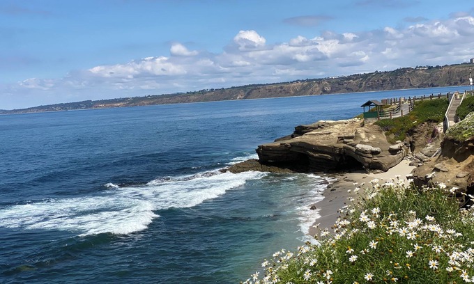 University City Copropriété | Luxury 2 bedroom condo in LaJolla renovated & fully furnished