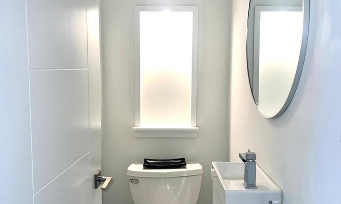 Fashion District Copropriété | Luxury 2-BR 2 BTH in Downtown Toronto's Trendy Core