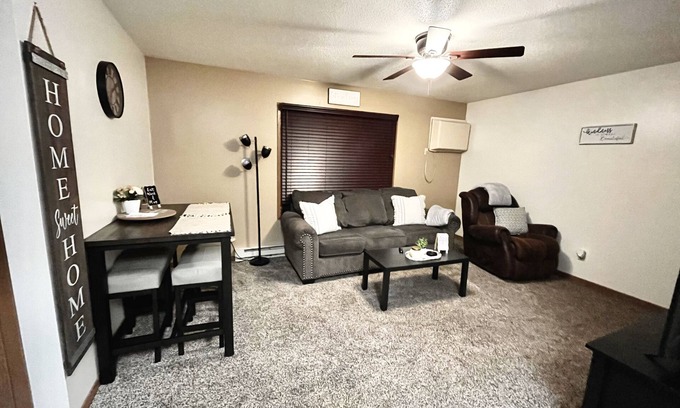 Mitchell Appartement | Luxury 2 BR Apt w/ King Bed