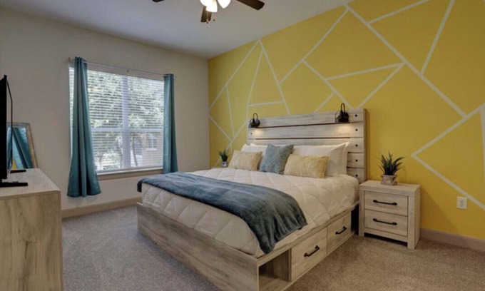 Braeswood Place Appartement | Luxury 2BD w/ pool. 5 min walk to NRG Stadium. 10 min Dr to Downtown Houston!!