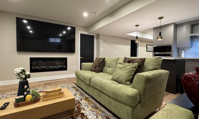 Richmond Hill Maison | Luxury 2BR/2BA Retreat + Netflix + Free Parking –Lake Wilcox-Richmond Hill-VRBO