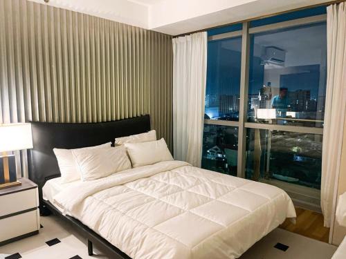 Baclaran Appartement | Luxury 2BR Penthouse across City of Dreams