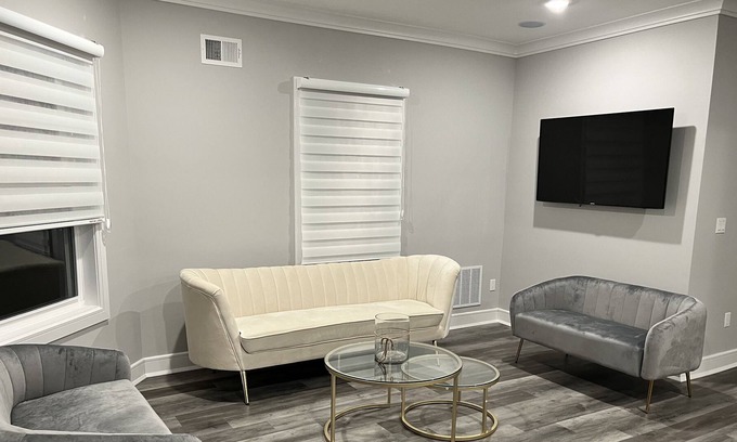Westwood Maison | Luxury 3 Bedroom Apartment Downtown , Next to Train & Bus to NYC