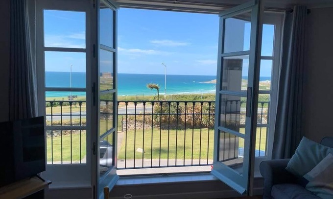 Newquay Maison | Luxury 3 bedroom Georgian style town house overlooking Fistral Beach
