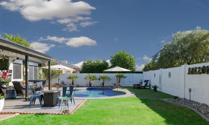 Glendale Maison | Stadium Backyard Oasis: Heated Pool Game Rm, Golden Tee, Spring Training Fun,KQQ