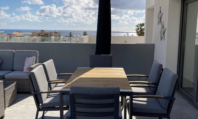 Paphos Appartement | Contemporary 3 Bedroom Penthouse apartment with sea views. 600m from Venus Beach