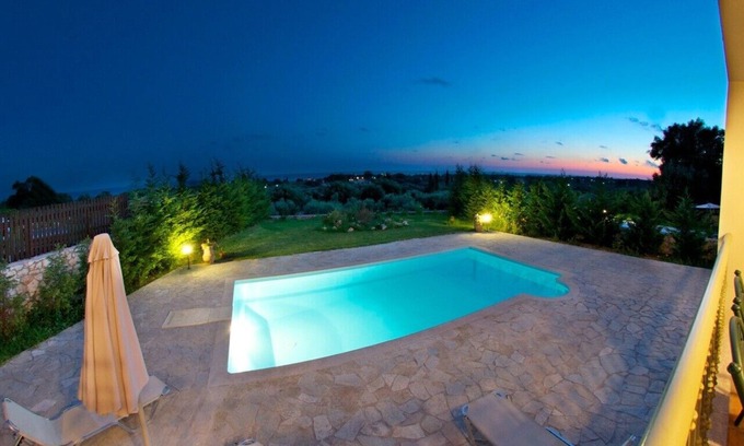 Kaligata Villa | Luxe Trois Chambres Villa située dans Kaligata, avec piscine, près de la mer, WIFI