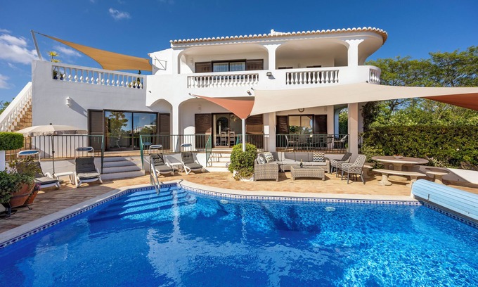 Luz Villa | Villa de luxe de 3 à 4 chambres avec une vue magnifique sur la mer et la montagne
