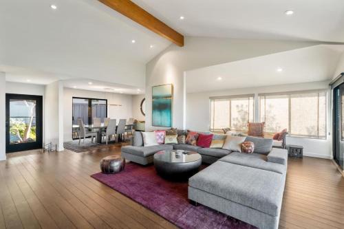Claremont Hills Maison | Luxury 3br Hillside Retreat Wac Panoramic View