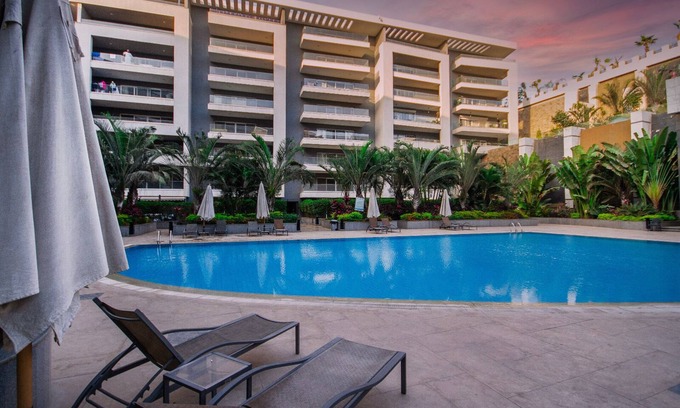Heliopolis Appartement | Luxury 3BR Pool View Near Airport!