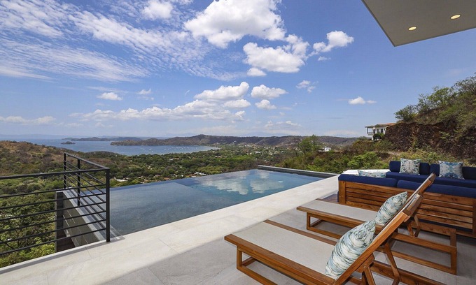 Coco Maison | Luxury 4 Bedroom Oceanview Villa w/breathtaking views : Gated Resort Community!