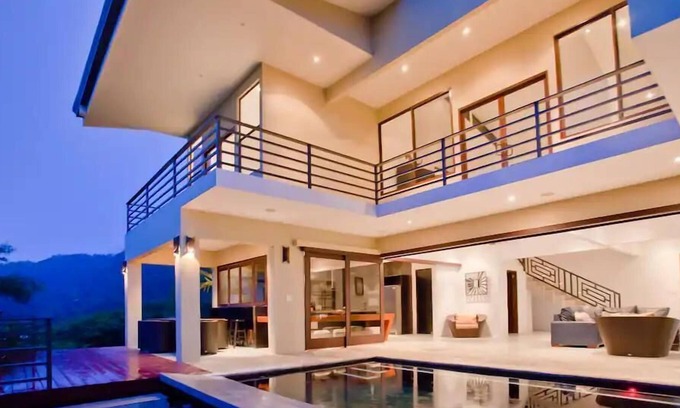 Dominicalito Maison | Luxury 4-bedroom Ocean View Home in Dominical