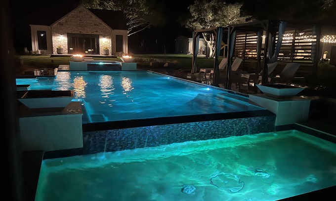 Burton Lit Et Petit-Déjeuner | Luxury 4 BR Stay on stunning farm near Round Top