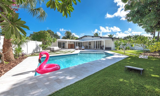 Lake Clarke Shores Maison | Luxury 4BR/2BA Heated Pool Oasis - Mini Golf