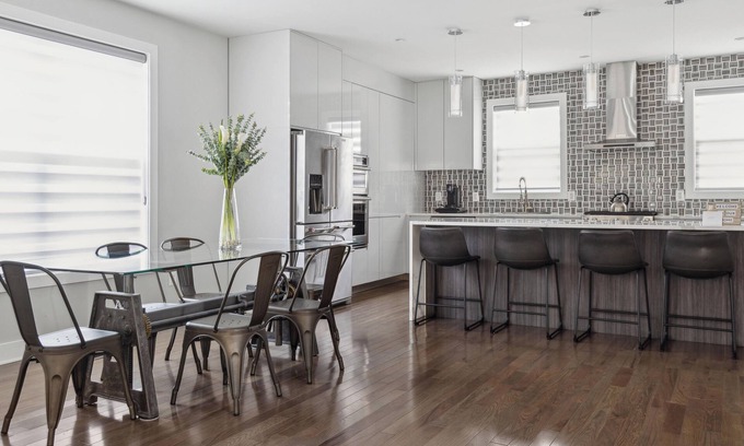 Southeast Maison | Luxury 4BR home 7 mins to US Capital, Rooftop deck, in Washington Free Parking