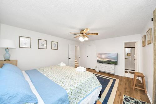 Barker Villa | Luxury 4BR Katy Home Sleeps 10 with Game Room and Large Fenced Yard