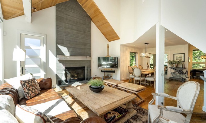 Blackcomb Maison | Luxury 4BR | Ski-In Access | Private Hot Tub | Managed By Aloha Whistler