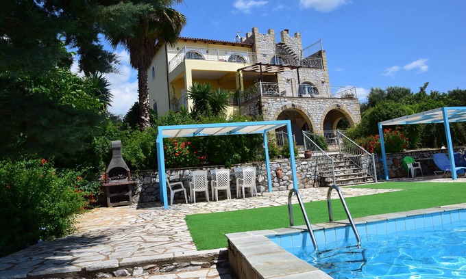 Avia Villa | VILLA Elsie - luxueuse villa de 5 chambres avec vue sur la mer et piscine privée