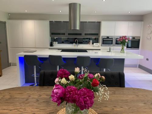 Trafford Maison | Luxury 5-Bedroom Retreat in the Heart of Cheshire