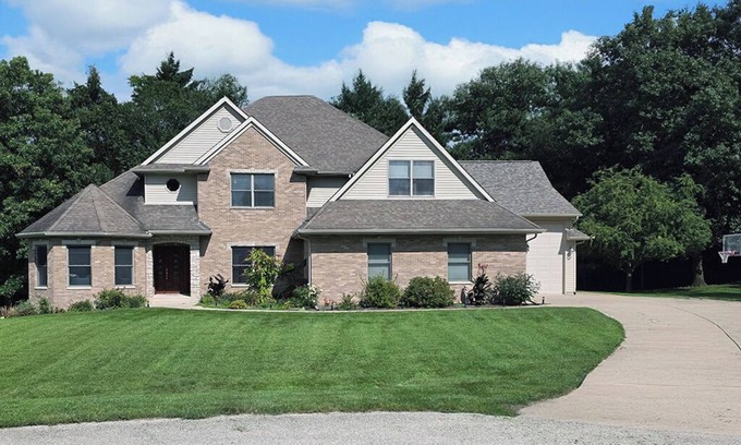 Geneseo Maison | Luxury 5 BR home on private wooded lot near QC, w/hot tub, rec & fitness room