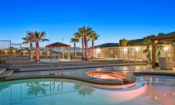 Foothills Maison | Luxury 5BR Retreat Pool, Hot Tub, Gym 7000sqf