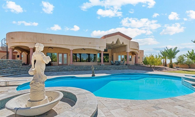 Pinnacle Peak Maison | 6BR Scottsdale Mansion on 2 Acres ~ Home Office, Hot Tub, Pickleball, Steam Room