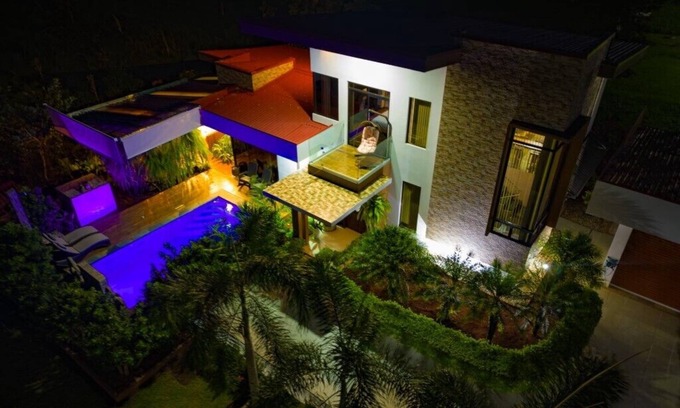 El Tanque Maison | Luxury 69 House Where Innovation Meets Elegance