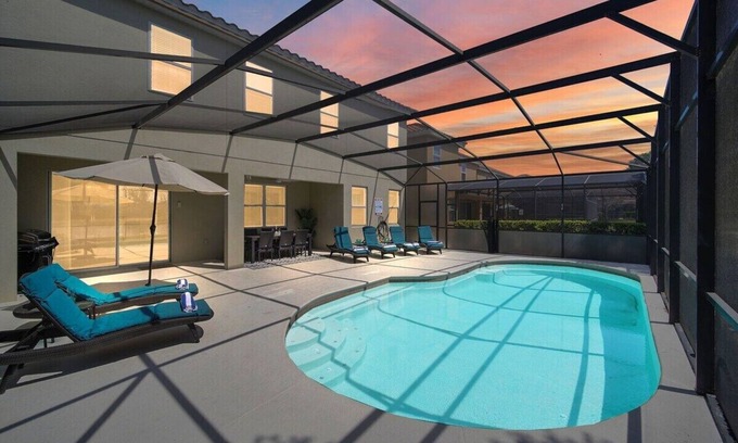 Sunridge Woods Maison | Luxury 6BR Villa | Lagoon-View Pool, Disney & Mario Rooms – Near Parks