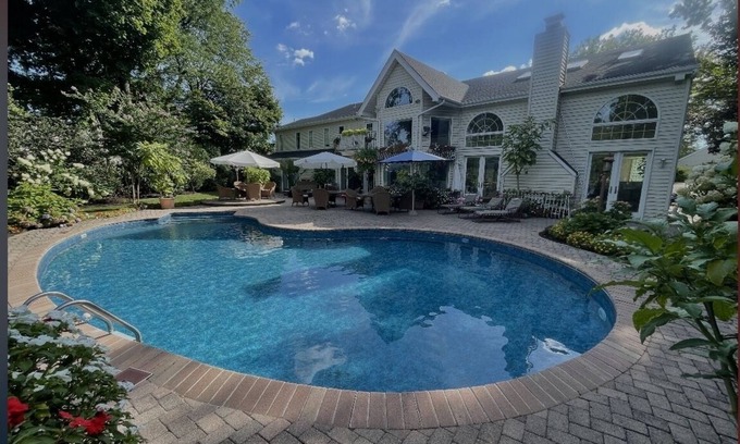 Malverne Maison | Luxury 7100 Sqft Home close to Manhattan, Renowned Hamptons and Beaches