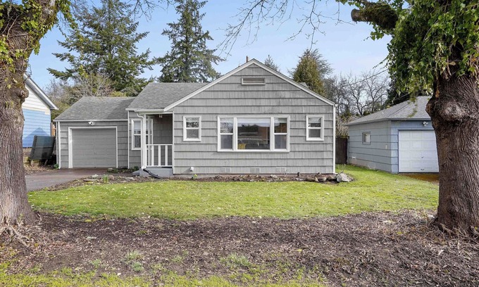 West Salem Maison | Luxury and comfort at this cozy home