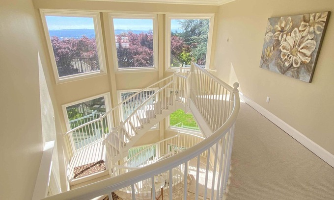 Far West Maison | Luxury and Cozy Villa in the Vineyard (Pet Friendly!)