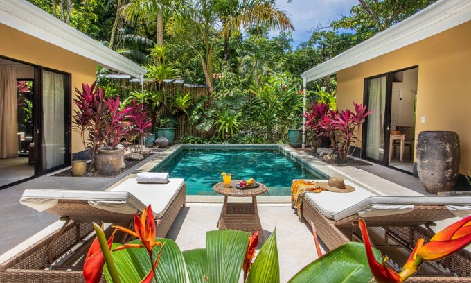 Manuel Antonio Maison | Luxury and Privacy 3 King Suites Central Location