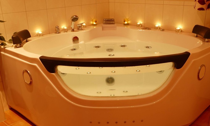 Rhoden Appartement | Appartement avec bain à remous privé et cheminée - utilisation de l'espace de bien-être incl.