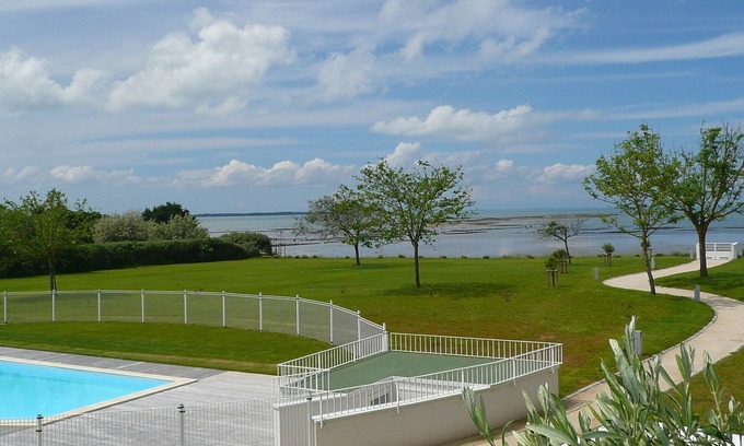Quartier des Boucholeurs Appartement | Appartement de standing accès direct à la plage piscine proche thalassothérapie