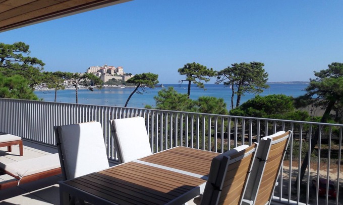 Calvi Appartement | Appartement haut de gamme, 50 m de la plage, vue exceptionnelle, grande terrasse