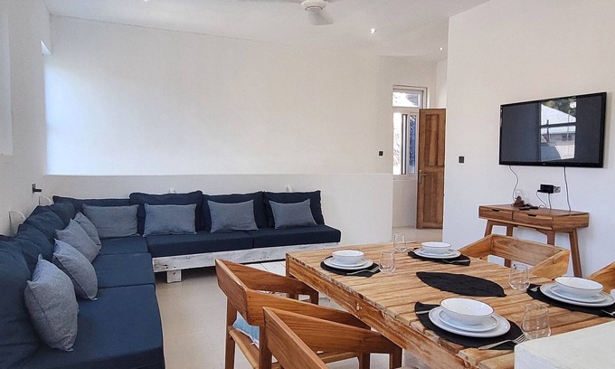 Paje Appartement | Luxury apartment 90m to Paje Beach zanzibar WIFI TV AC walk to shops & beach
