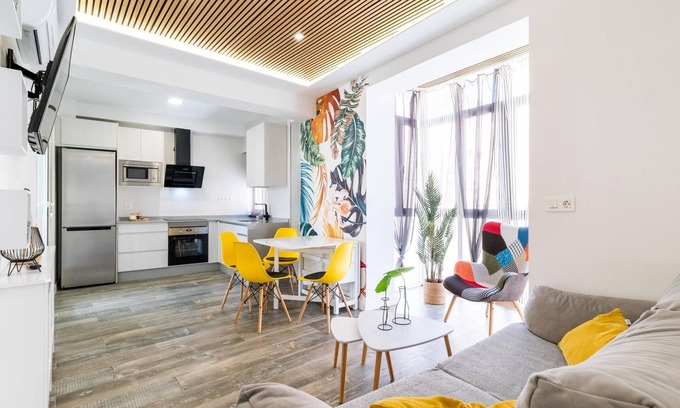 Chana Appartement | Luxury Apartment Near Granada Center - 3 Mins to Train Station