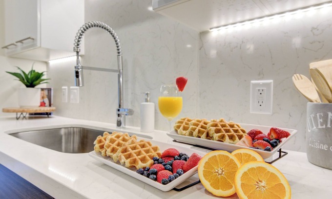 Midtown Appartement | Luxury Apartment W/ Comp Breakfast!